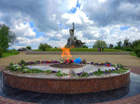 Вечный огонь у мемориала "Жертвам фашизма"
