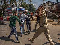 В Индии в ходе акции протеста погибли более 10 человек; десятки раненых