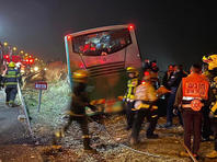 На 40-м шоссе, недалеко от аэропорта Бен-Гурион, автобус врезался в остановку: есть пострадавшие