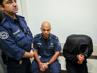 Йонатан Фадид (справа) в мировом суде Петах-Тиквы, 17 декабря 2019 года