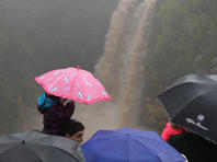 Десятки тысяч туристов посетили заповедники и парки, несмотря на дождь