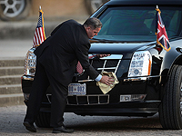 Автомобиль Президента США с табличкой "Нет налогам без представительства"