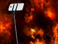 Селфи на фоне горящего дома: пожарным Детройта грозит наказание