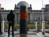 Скандал вокруг пепла жертв нацистов: полиция Германии защищает перформанс
