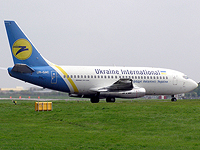Самолет Boeing 737 компании "Международные авиалинии Украины" (МАУ)