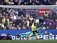 Отмененный гол Ньома в ворота "Барселоны"