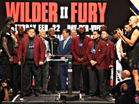 Состоялась официальная церемония взвешивания  перед боем за звание чемпиона мира по боксу в супертяжелом весе по версии WBC