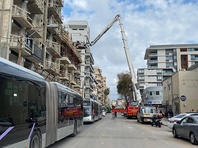 На стройке в Тель-Авиве трое рабочих упали с большой высоты