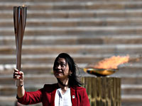 В Греции состоялась церемония передачи олимпийского огня представителям оргкомитета