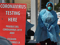 Медперсонал осуществляет первичную проверку на коронавирус на парковке медицинского центра Doris Ison 18 марта 2020 года, Майами, Флорида