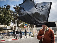 Активисты движения "Черные флаги" провели митинг возле дома Габи Ашкенази и были оштрафованы