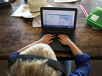Минпрос намерен начать полноформатное онлайн-обучение в школах и  детских садах "с частичным привлечением родителей"