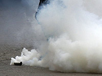 Полиция применила дымовые гранаты в Меа Шеарим, могли пострадать дети