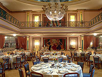 Золотая комната в бейрутском отеле Le Bristol