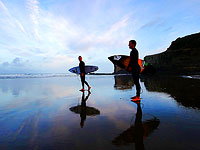 В Новой Зеландии серферы возвращаются на морское побережье. Фоторепортаж