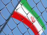 Иранского оппозиционера и жену заочно приговорили к тюрьме и порке
