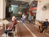 Дезинфекционные работы в одной из мечетей Рамаллы