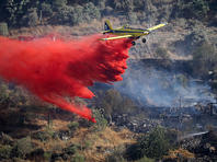Пожар между Рхелим и Ариэлем; в тушении огня участвуют самолеты эскадрильи "Эльад"