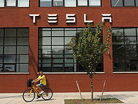 Завод Tesla в Калифорнии возобновил работу, несмотря на запрет местных властей