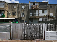 Жилые дома на улице Жаботинского, одной из главных улиц Петах-Тиквы проходящей через квартал Рамат Вербер