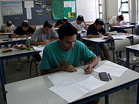 Студенты иерусалимской школы "Хартман" на занятиях