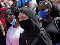 В Саудовской Аравии разрешили женщинам в бурках и мужчинам в "арафатках" не носить маски
