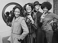 Американская R&B группа The Pointer Sisters (слева направо): Джун Поинтер (1953-2006), Бонни Поинтер (1950-2020), Анита Пойнтер и Рут Пойнтер. 16 января 1974 года