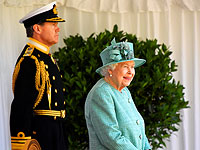 Парад для одного зрителя. Фоторепортаж с ежегодного парада в честь Английской Королевы Елизаветы II