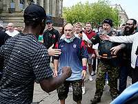 Лондон: правые и футбольные фанаты вышли на защиту Черчилля