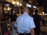 "Карантинный патруль": полиция проинспектировала сотни ресторанов, пабов, баров и клубов в центре Израиля