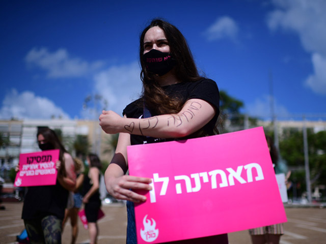 Сексуальный скандал вокруг игроков "Маккаби": в Тель-Авиве поддержали "малолеток". Фоторепортаж
