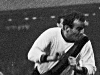 Марио Корсо в полуфинальном матче Кубка европейских чемпионов против "Ливерпуля". 1965 год