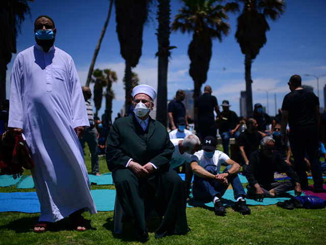 Мусульманский протест в Яффо против планов мэрии по застройке заброшенного кладбища. Фоторепортаж
