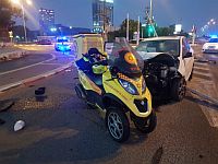 В Петах-Тикве столкнулись автомобиль и мотоцикл: двое травмированных, один в крайне тяжелом состоянии