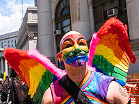 В Нью-Йорке прошел парад солидарности секс-меньшинств с 