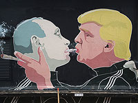 Граффити изображающее Дональда Трампа и Владимира Путина курящих марихуану. Вильнюс, Литва