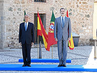 Премьер-министр Португалии Антонио Коста, президент Португалии Марсело Ребело де Соуза, король Испании Фелипе и премьер-министр Испании Педро Санчес открывают границы. 1июля, 2020 года, Бадахос, Испания