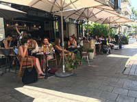 Мэр Тель-Авива сообщил, что ресторанам будет позволено поставить столики на тротуарах