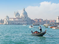 "Турист толстеет": гондольеры Венеции добились уменьшения количества людей в лодках
