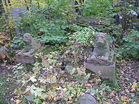 Осквернены надгробия на еврейском кладбище в Санкт-Петербурге