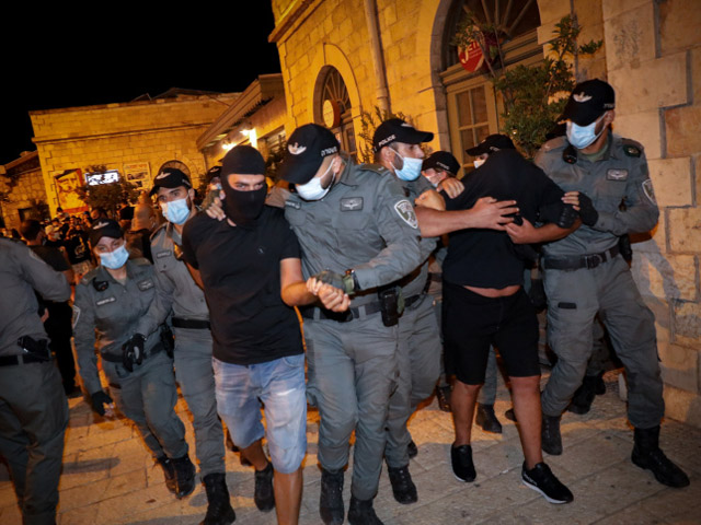 Митинг против Нетаниягу в Иерусалиме: медитация и столкновения. Фоторепортаж