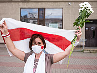 Пятый день протестов в Беларуси: демонстрации женщин, забастовки на заводах