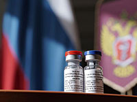 Россия испытает вакцину от коронавируса на 40 тысячах добровольцах