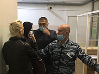 Врачей из Германии, прилетевших в Омск, чтобы забрать Навального, вывели из больницы и увезли
