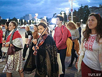 В Минске женщины организовали "цепь солидарности"; несколько участников акции задержаны
