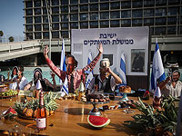 "Заседание правительства": активисты "Даркейну" устроили представление на площади Рабина
