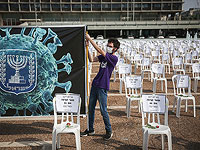 Памяти жертв коронавируса: на площади Рабина установлена тысяча пустых стульев