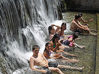 Заморожено начало пробного проекта по раздельному купанию мужчин и женщин в некоторых парках Израиля