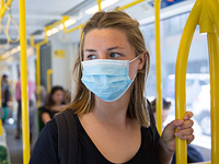 Гипотеза: защитные маски незаметно способствуют иммунитету от коронавируса