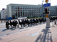 В Беларуси продолжаются акции протеста: в Минске проблемы с интернетом, десятки задержанных